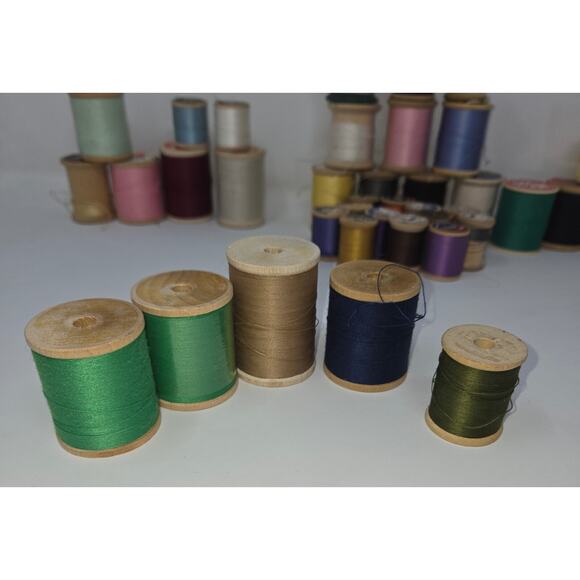 Vintage Wood Thread Spool Lot of 56 with 2 Plastic Cases Cotton Polyester - Picture 5 of 16